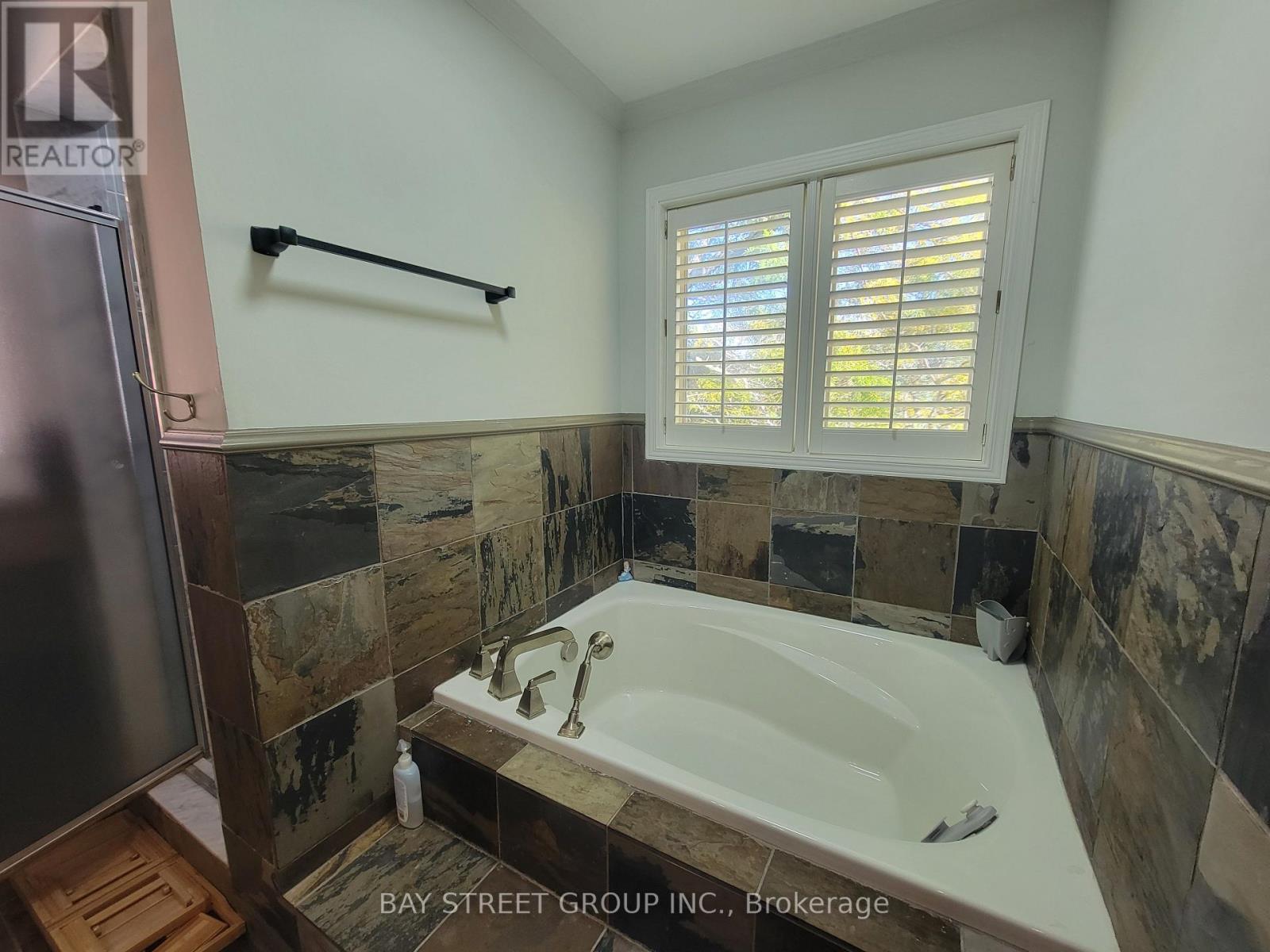 98 Brookeview Drive, Aurora, Ontario  L4G 6R5 - Photo 19 - N12581582