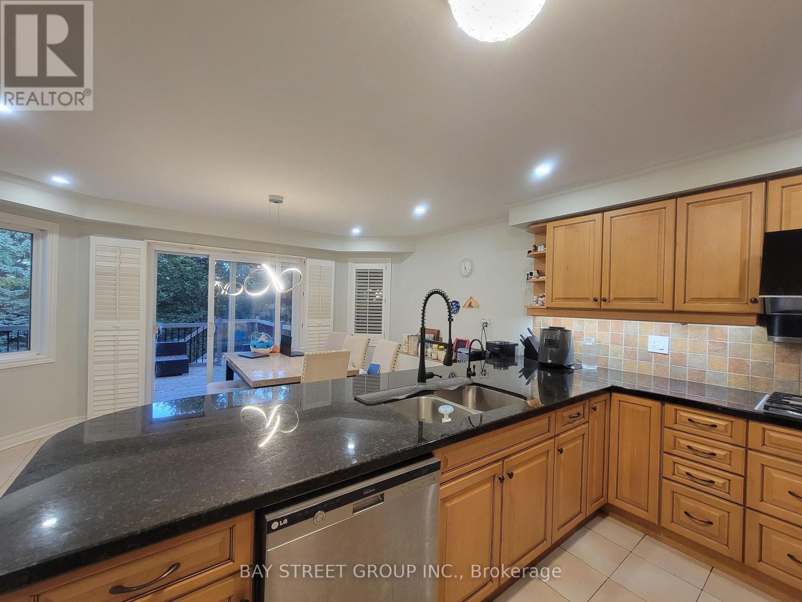 98 Brookeview Drive, Aurora, Ontario  L4G 6R5 - Photo 21 - N12581582