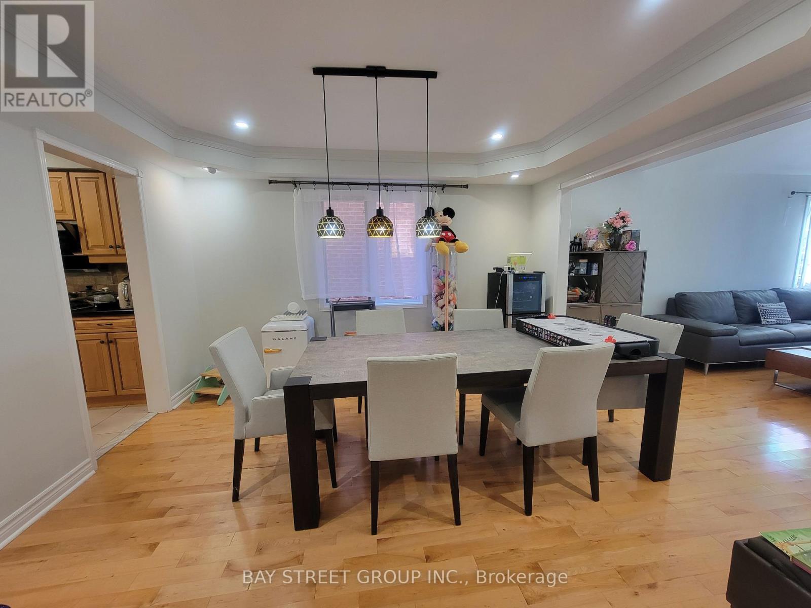 98 Brookeview Drive, Aurora, Ontario  L4G 6R5 - Photo 3 - N12581582