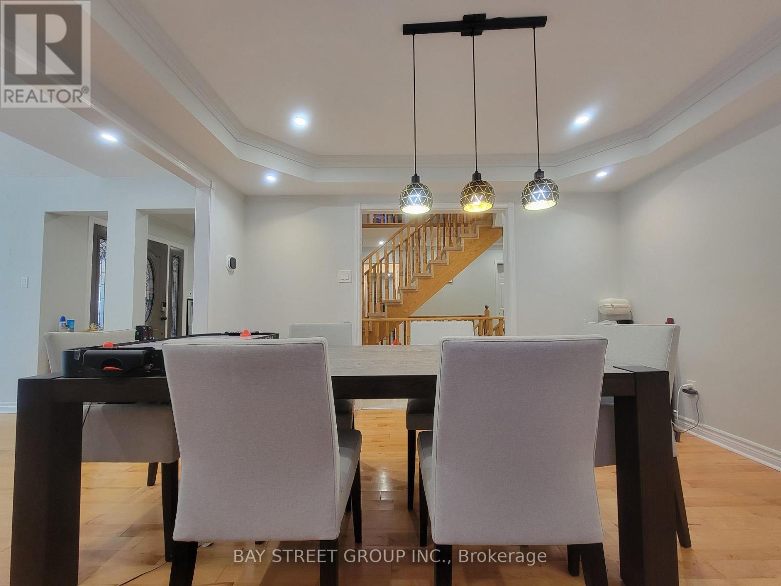 98 Brookeview Drive, Aurora, Ontario  L4G 6R5 - Photo 4 - N12581582