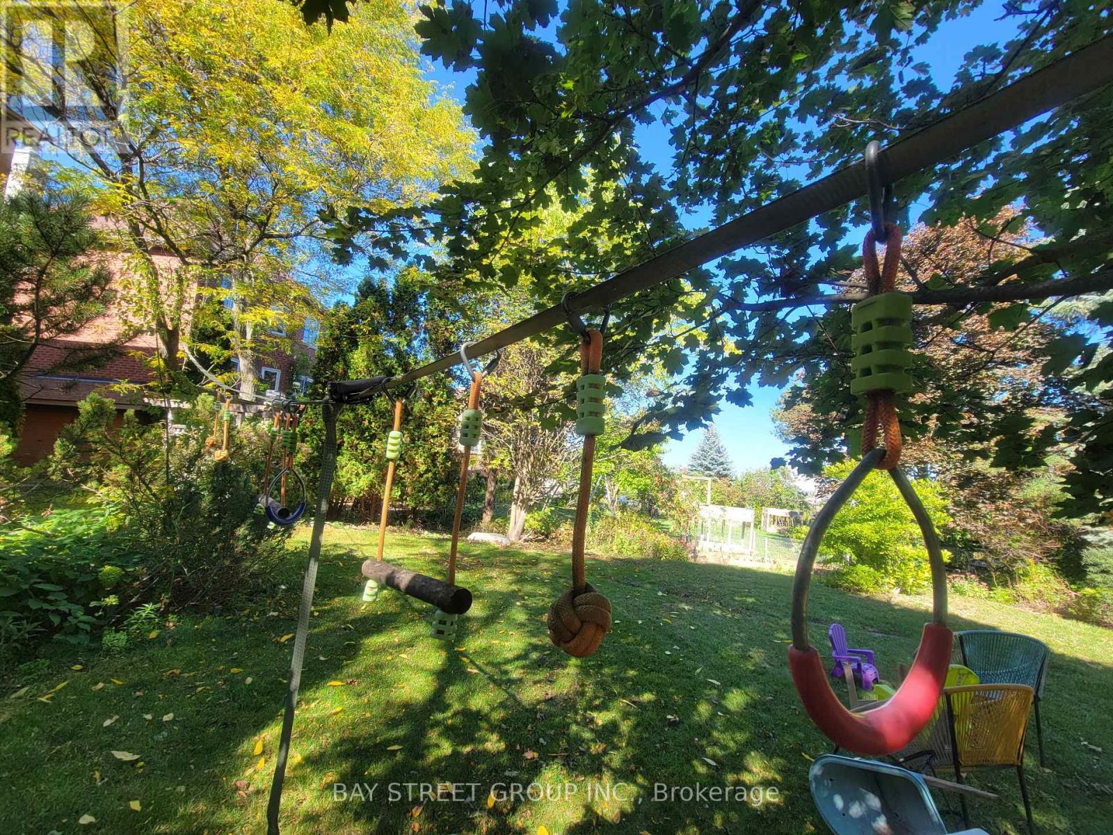 98 Brookeview Drive, Aurora, Ontario  L4G 6R5 - Photo 9 - N12581582