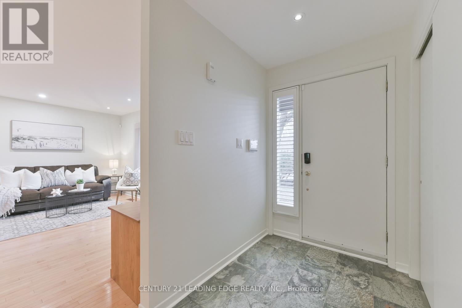 188 Krieghoff Avenue, Markham, Ontario L3R 1W3 - Photo 4 - N12581764