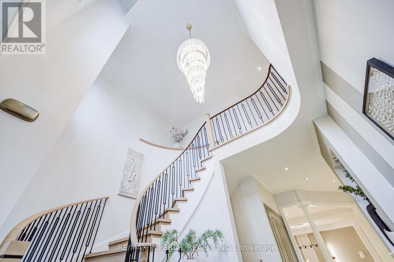 1199 Mctavish Dr. Drive, Newmarket, Ontario  L3X 0A8 - Photo 4 - N12581814