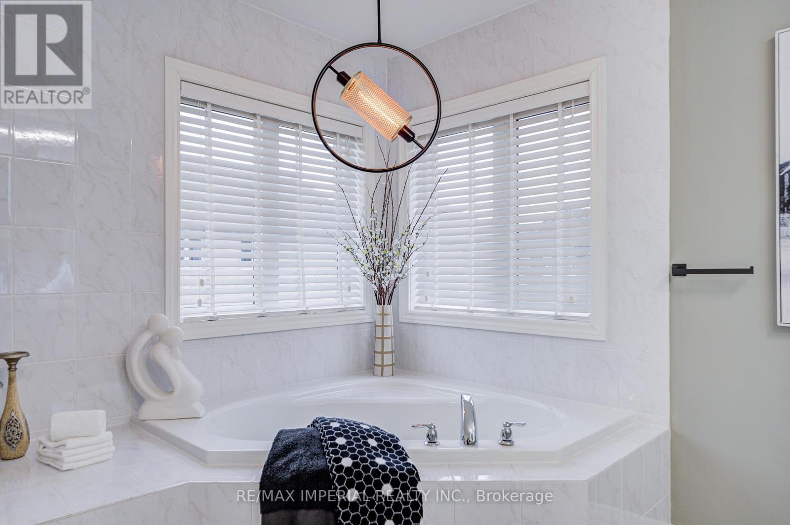 1199 Mctavish Dr. Drive, Newmarket, Ontario  L3X 0A8 - Photo 45 - N12581814