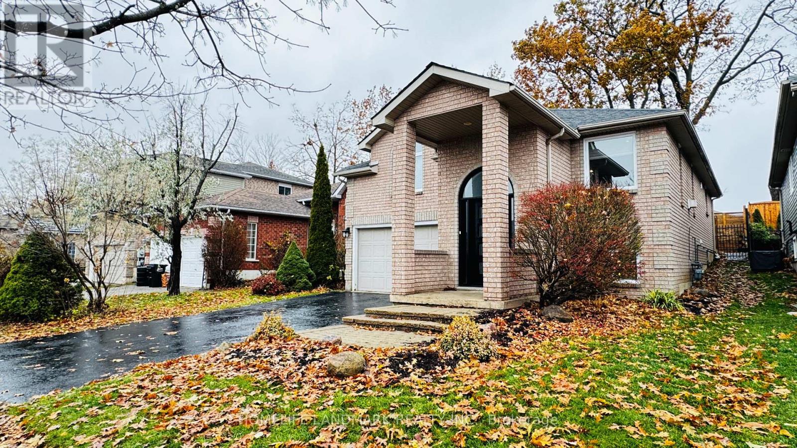 26 Monique Crescent, Barrie, Ontario  L4M 6Y3 - Photo 2 - S12581644