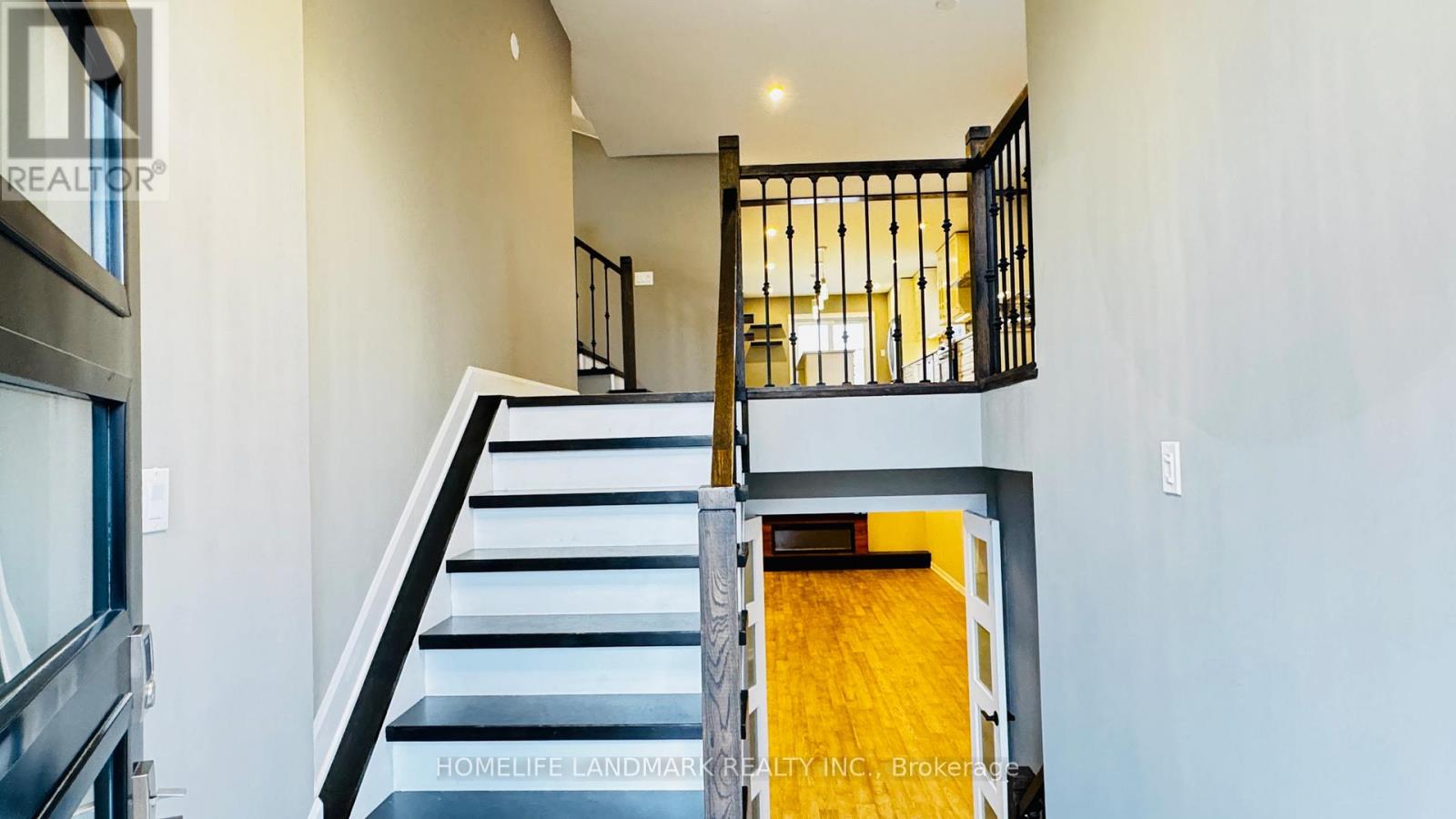 26 Monique Crescent, Barrie, Ontario  L4M 6Y3 - Photo 4 - S12581644