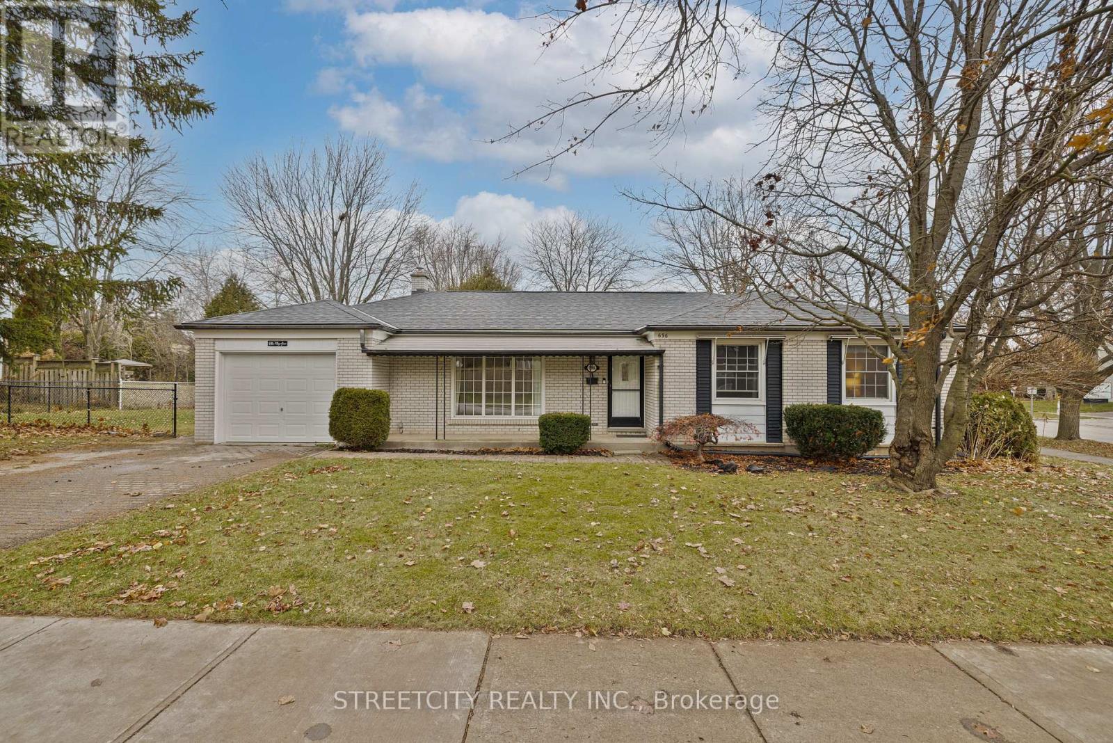 696 VILLAGE GREEN AVENUE, London South, Ontario