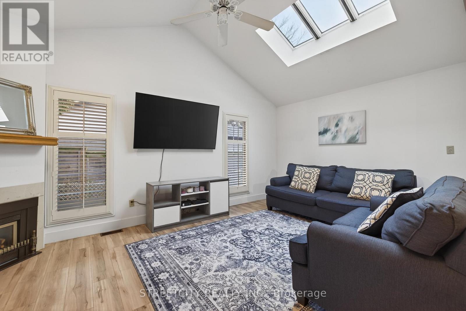 Photo 12 of 44 for 696 Village Green Avenue