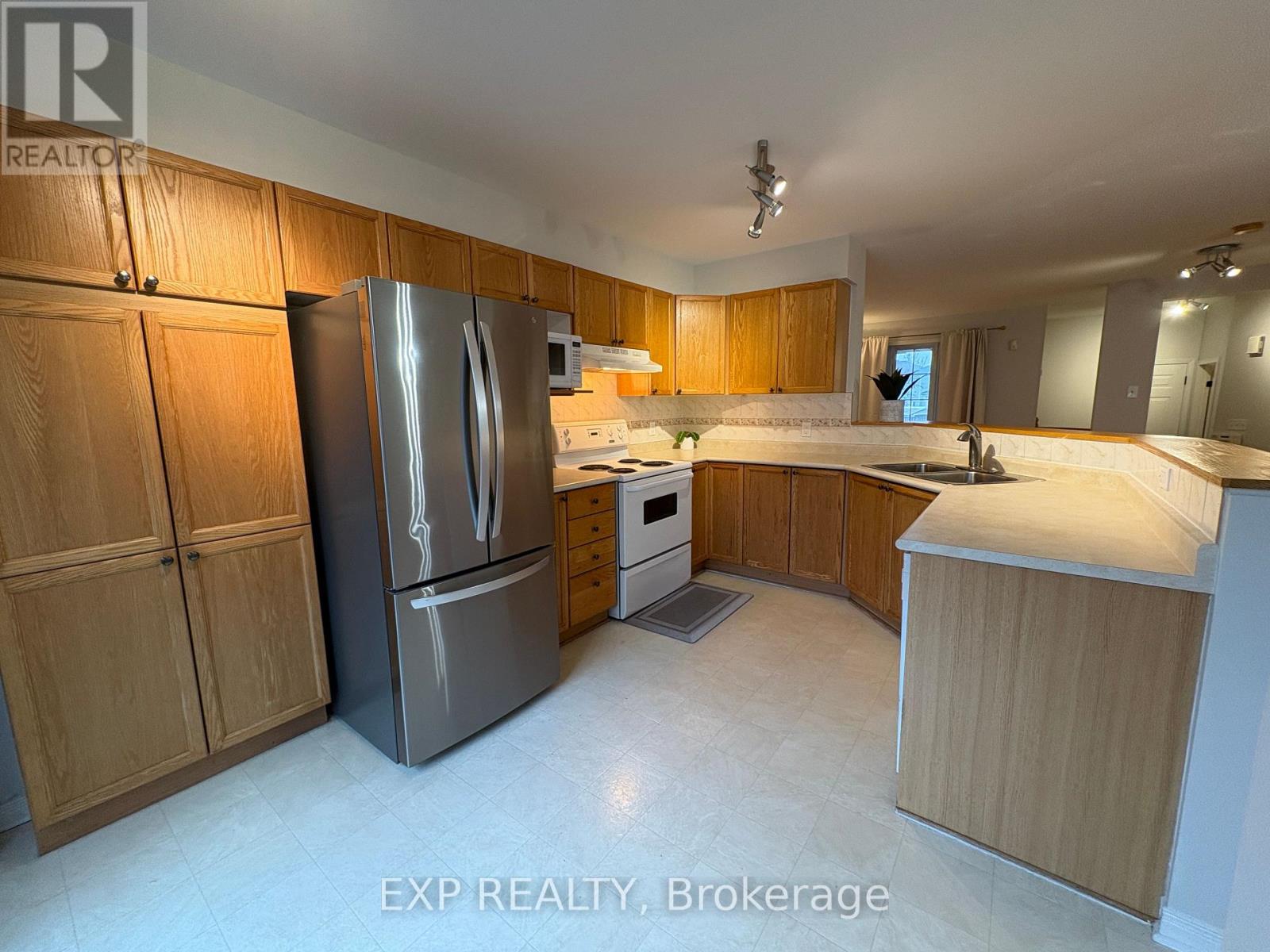 14 Drumso Street, Ottawa, Ontario  K1T 3Y2 - Photo 8 - X12581884