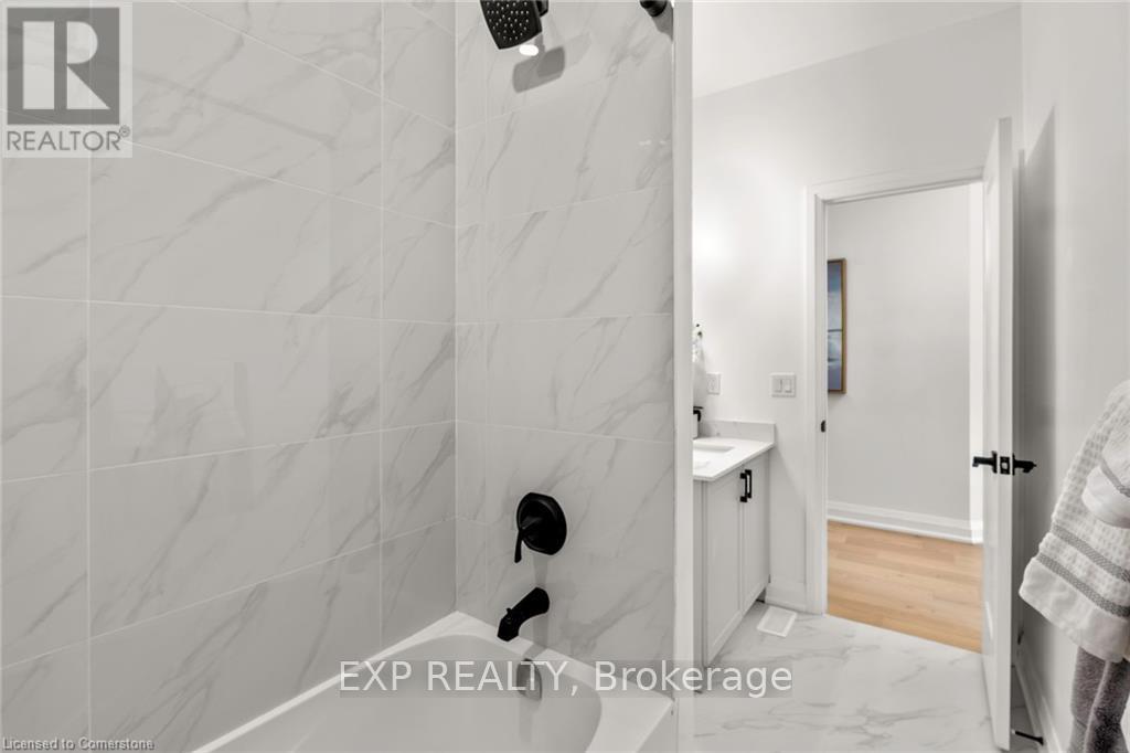 4 Santa Barbara Lane, Halton Hills, Ontario  L7G 0P7 - Photo 11 - W12581558