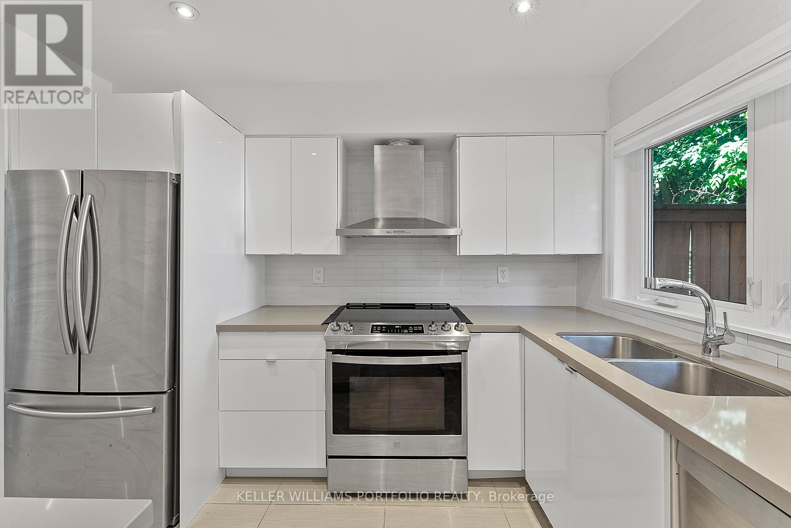 60 Juliana Court, Toronto, Ontario  M6S 2R2 - Photo 15 - W12581632