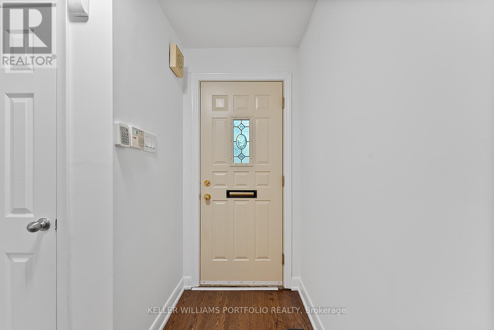 60 Juliana Court, Toronto, Ontario  M6S 2R2 - Photo 7 - W12581632