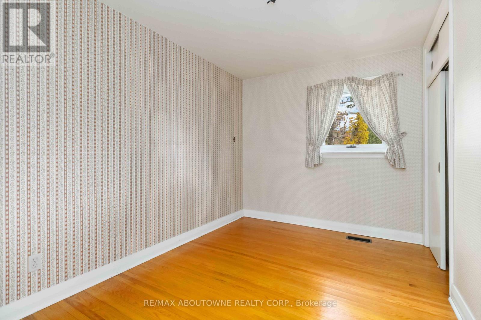 1410 Devon Road, Oakville, Ontario  L6J 2M1 - Photo 11 - W12581648