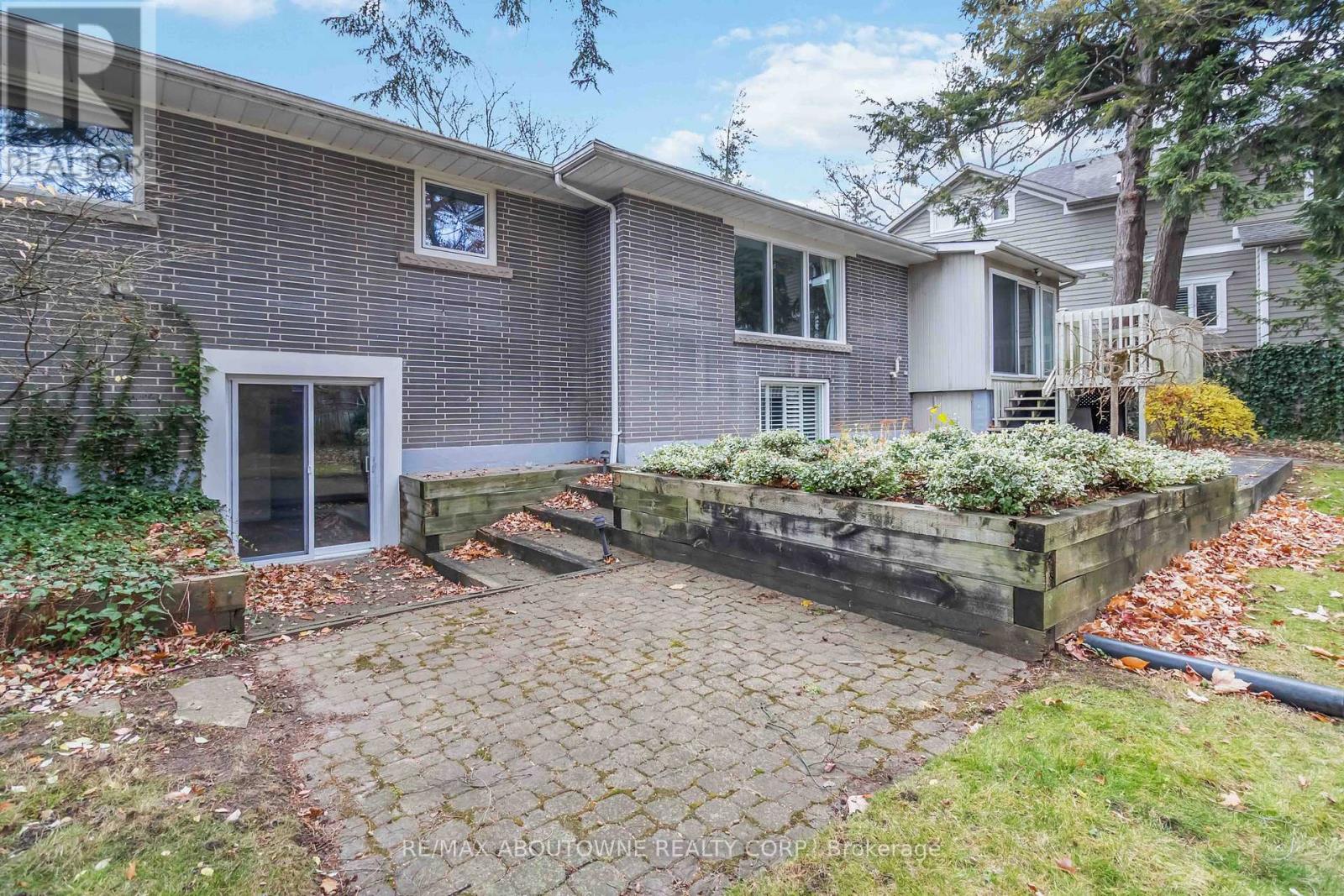 1410 Devon Road, Oakville, Ontario  L6J 2M1 - Photo 4 - W12581648