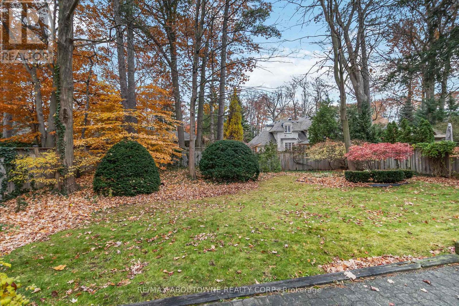 1410 Devon Road, Oakville, Ontario  L6J 2M1 - Photo 5 - W12581648