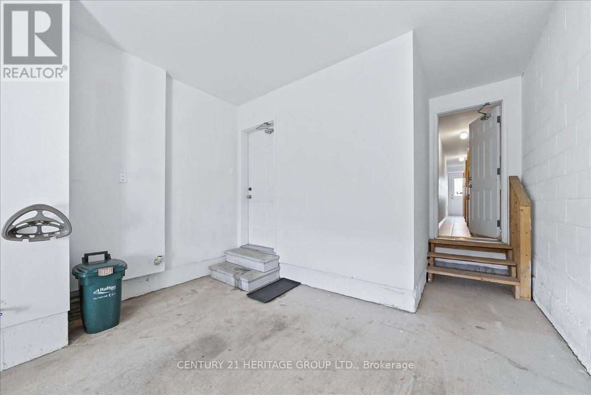 13 Mclaughlin Avenue, Milton, Ontario  L9T 8K2 - Photo 42 - W12581650