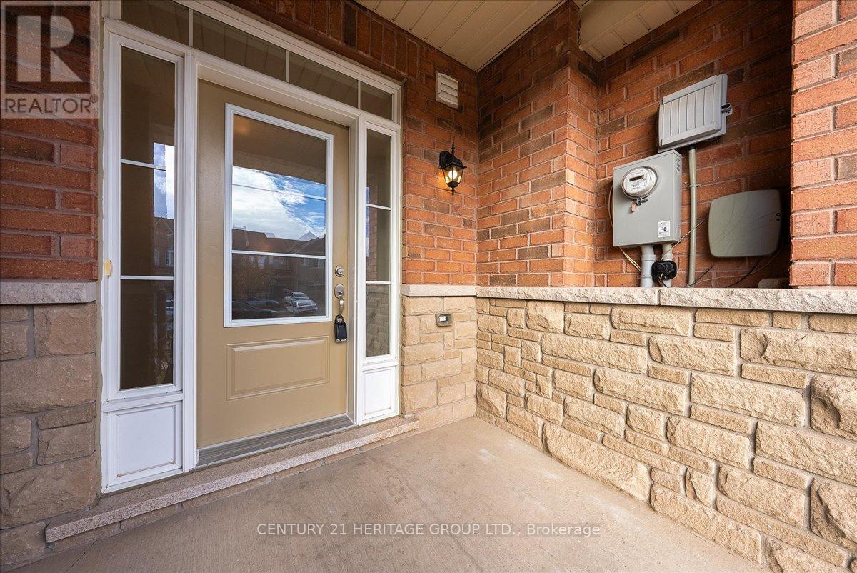 13 Mclaughlin Avenue, Milton, Ontario  L9T 8K2 - Photo 5 - W12581650