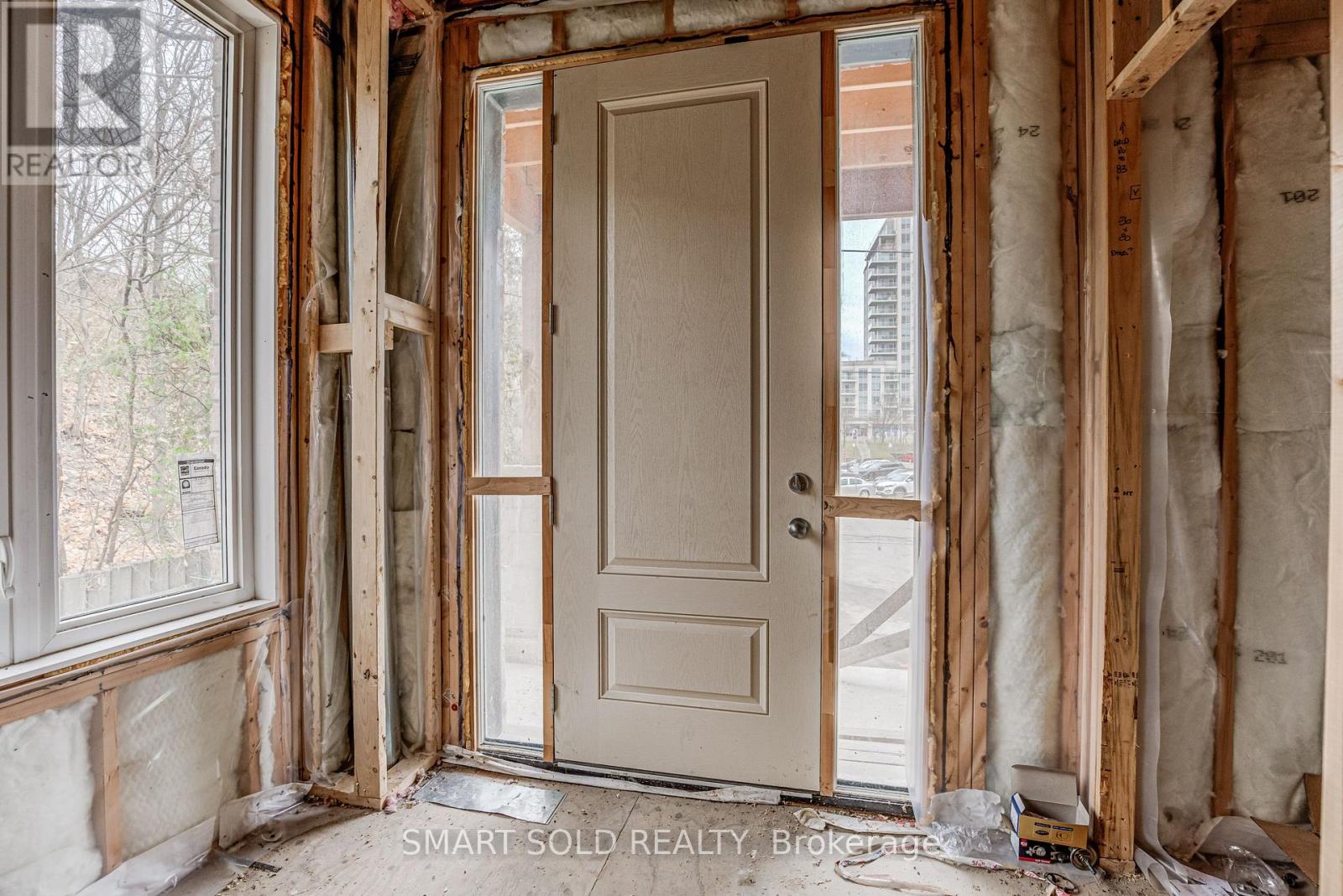 4 Forty Third Street, Toronto, Ontario  M8W 3P6 - Photo 4 - W12581658