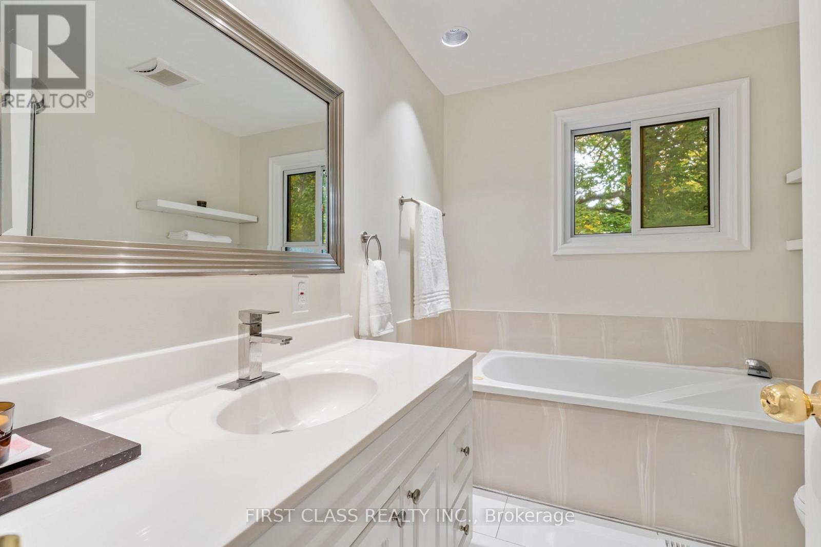 Main - 1920 Truscott Drive, Mississauga, Ontario  L5J 2A2 - Photo 32 - W12581666