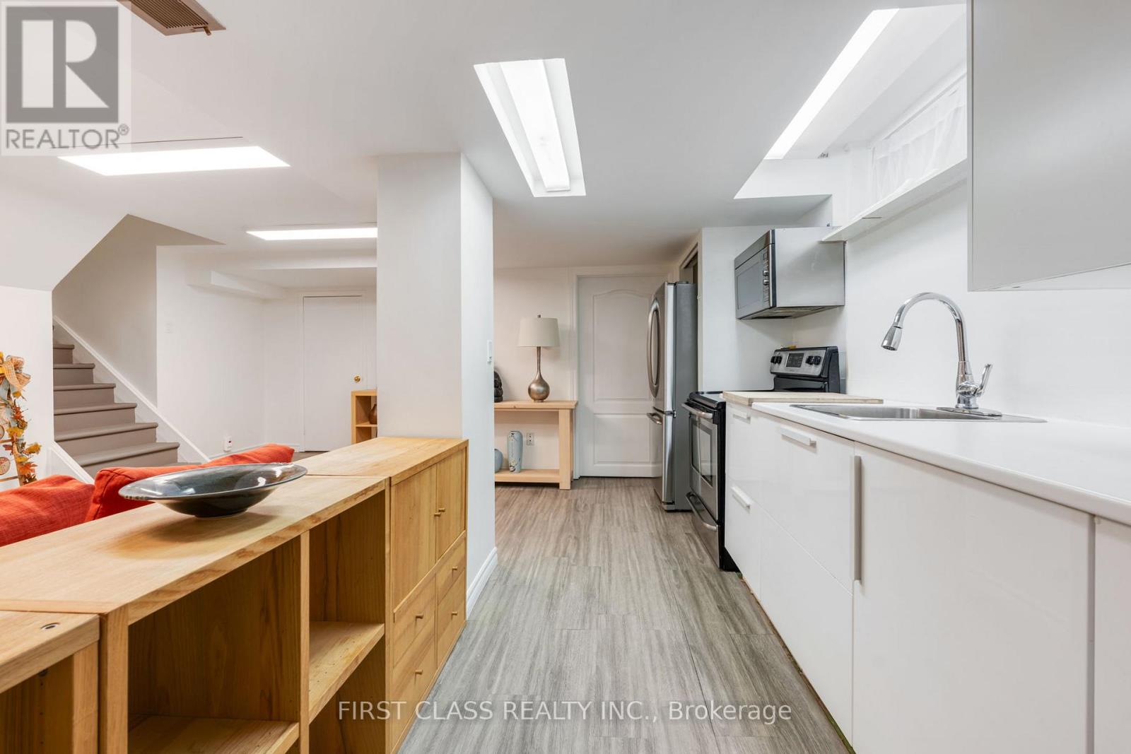 Lower - 1920 Truscott Drive, Mississauga, Ontario  L5J 2A2 - Photo 10 - W12581676