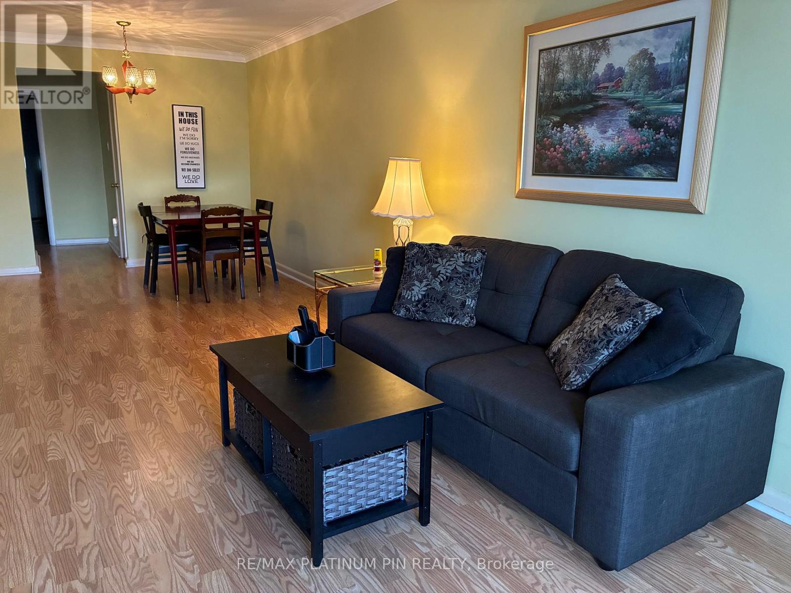 31 Ryewood Drive, Toronto, Ontario  M3N 1B7 - Photo 2 - W12581678