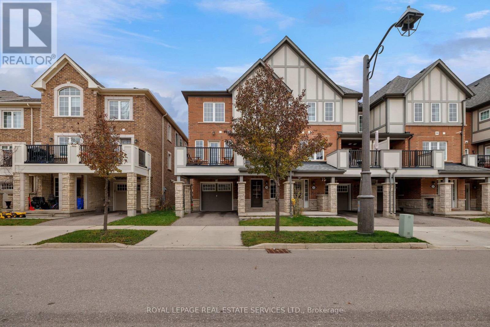 220 SARAH CLINE DRIVE, Oakville, Ontario