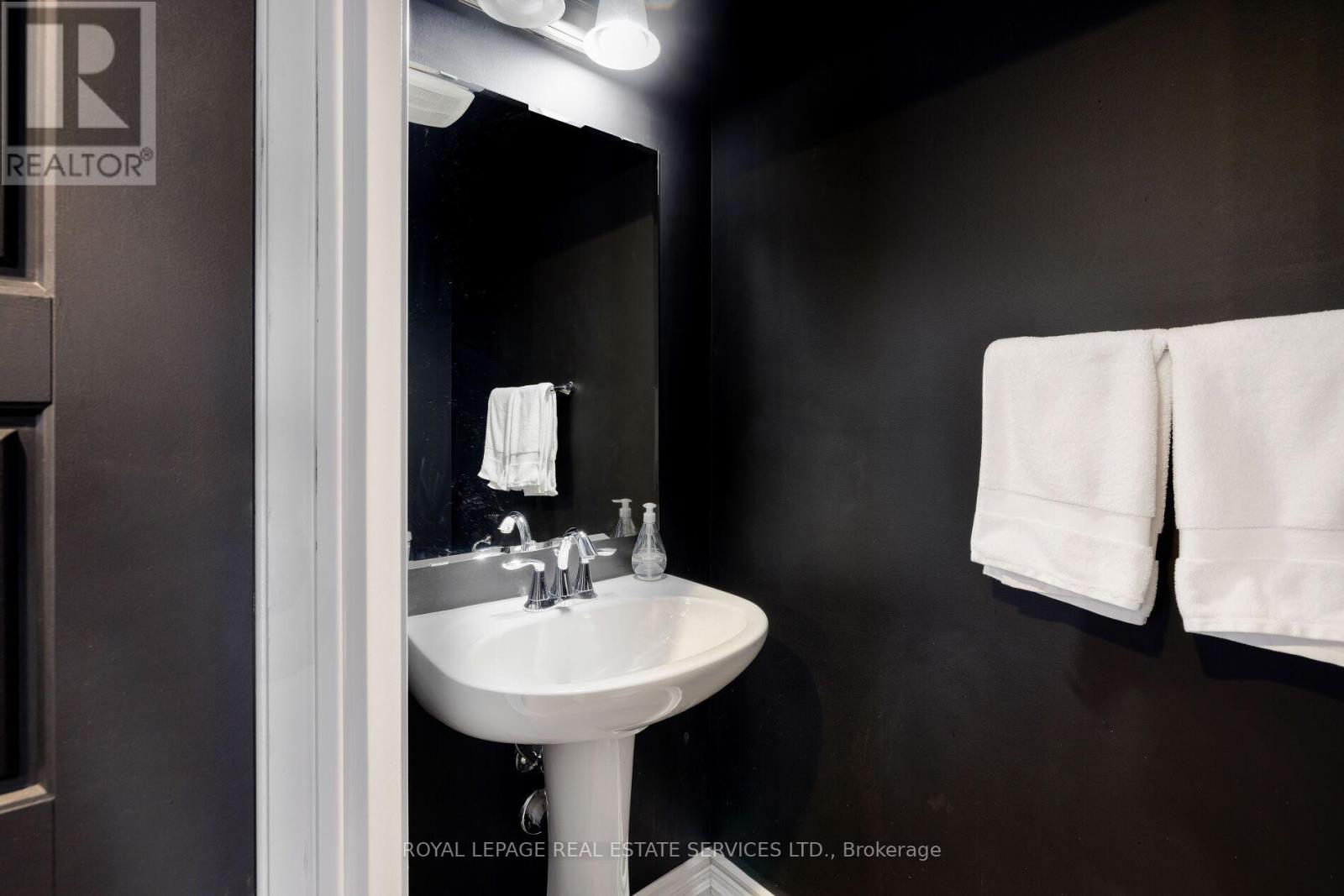 220 Sarah Cline Drive, Oakville, Ontario  L6M 0V3 - Photo 23 - W12581680