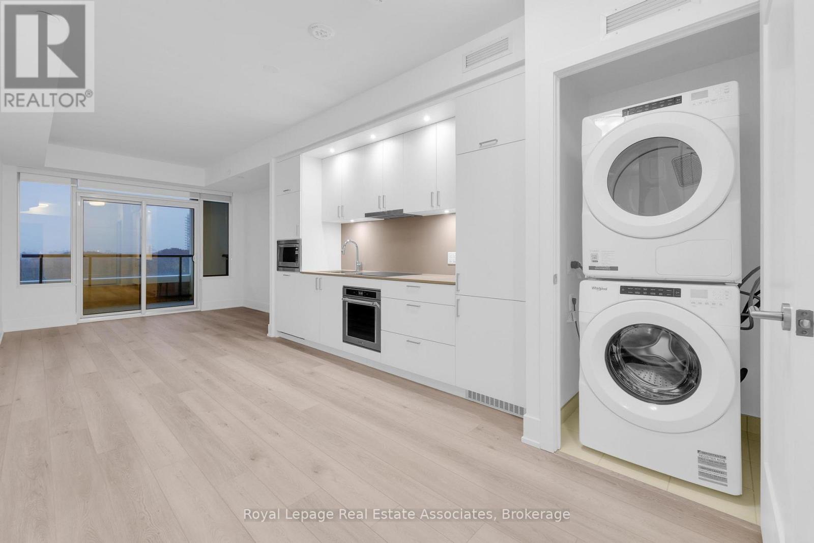 259 The Kingsway, Toronto, Ontario  M9A 0G2 - Photo 3 - W12581690