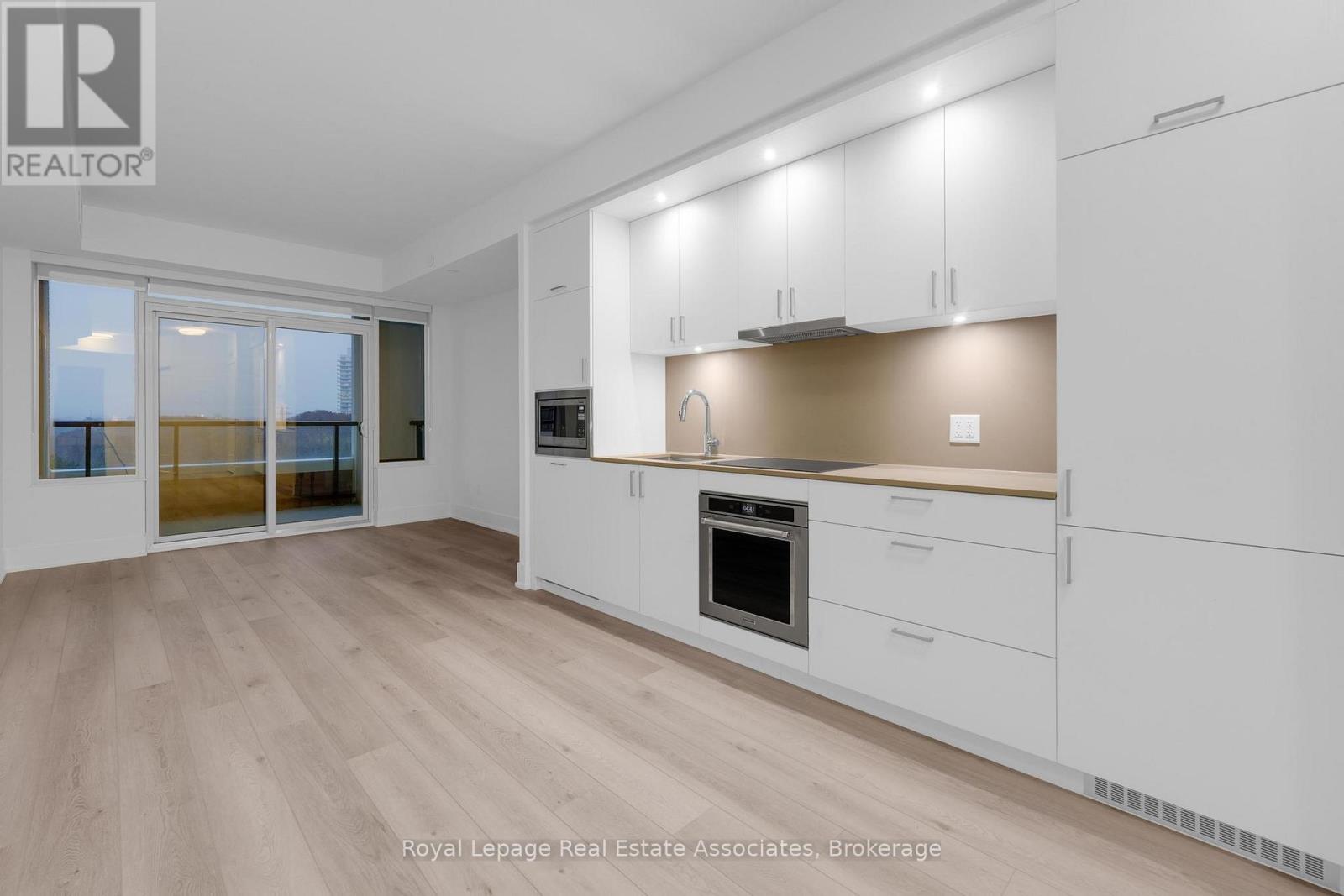 259 The Kingsway, Toronto, Ontario  M9A 0G2 - Photo 4 - W12581690