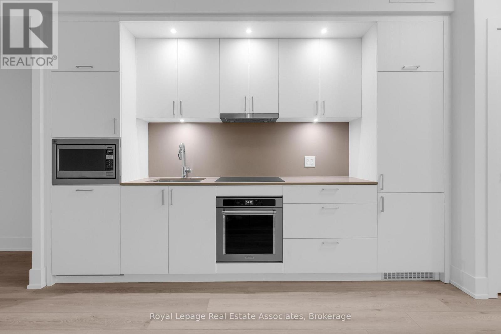 259 The Kingsway, Toronto, Ontario  M9A 0G2 - Photo 5 - W12581690