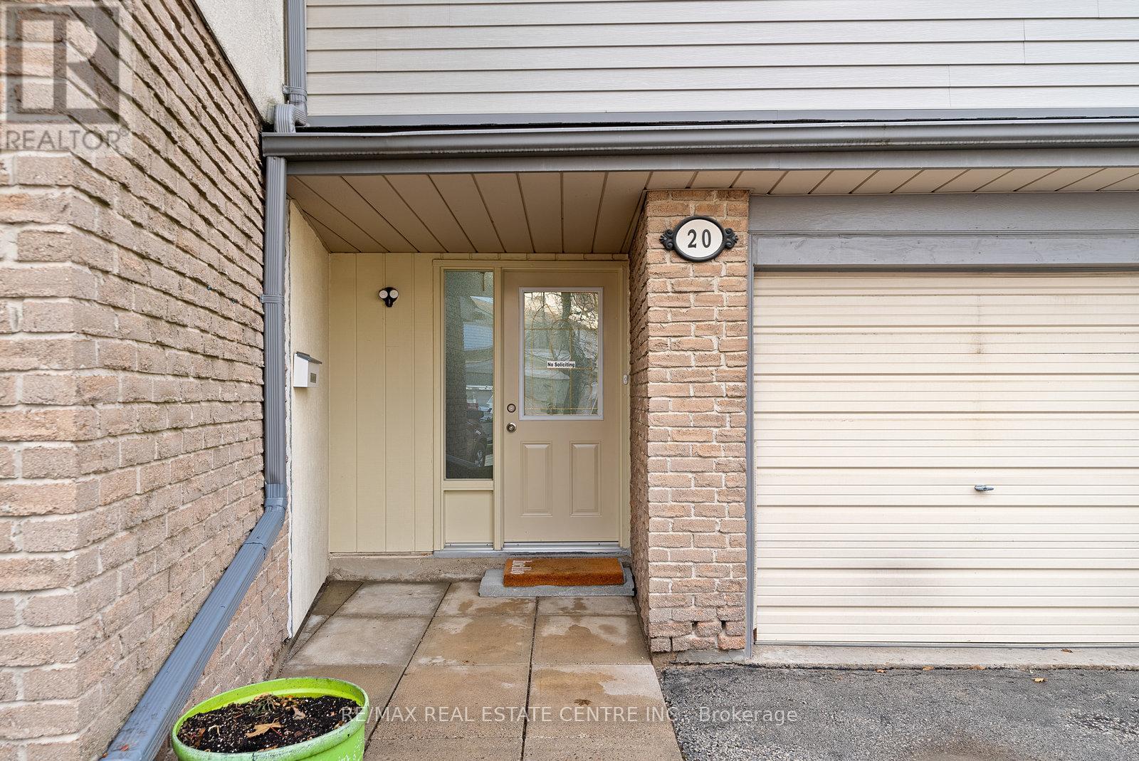 20 Ashton Crescent, Brampton, Ontario  L6S 3J9 - Photo 4 - W12581720