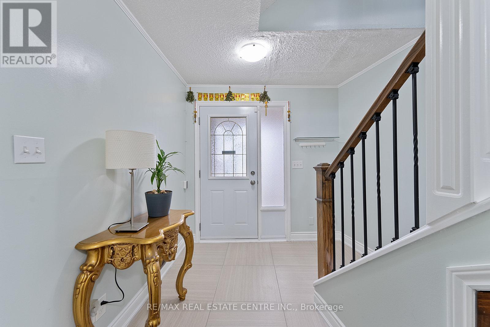 20 Ashton Crescent, Brampton, Ontario  L6S 3J9 - Photo 6 - W12581720