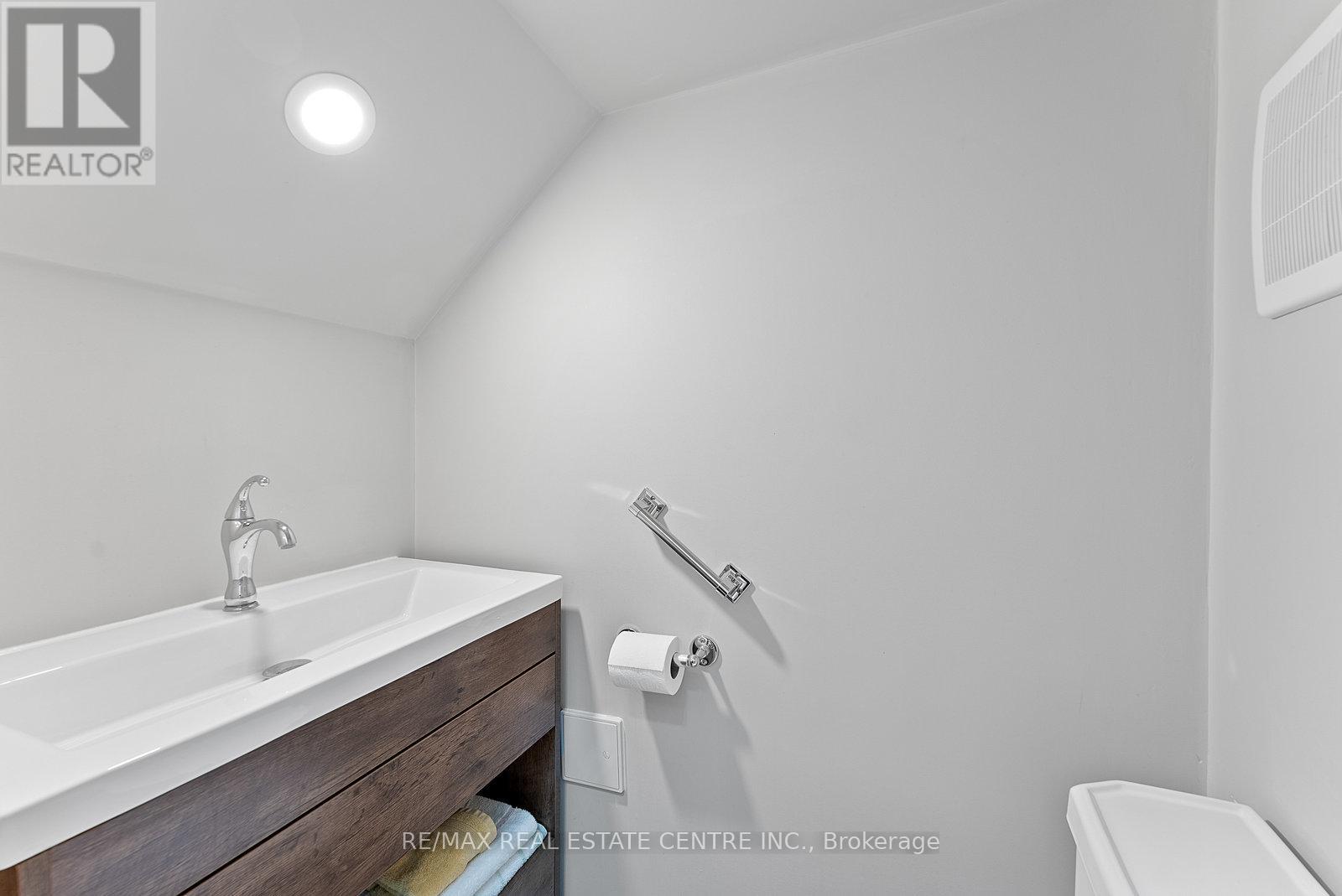 20 Ashton Crescent, Brampton, Ontario  L6S 3J9 - Photo 7 - W12581720