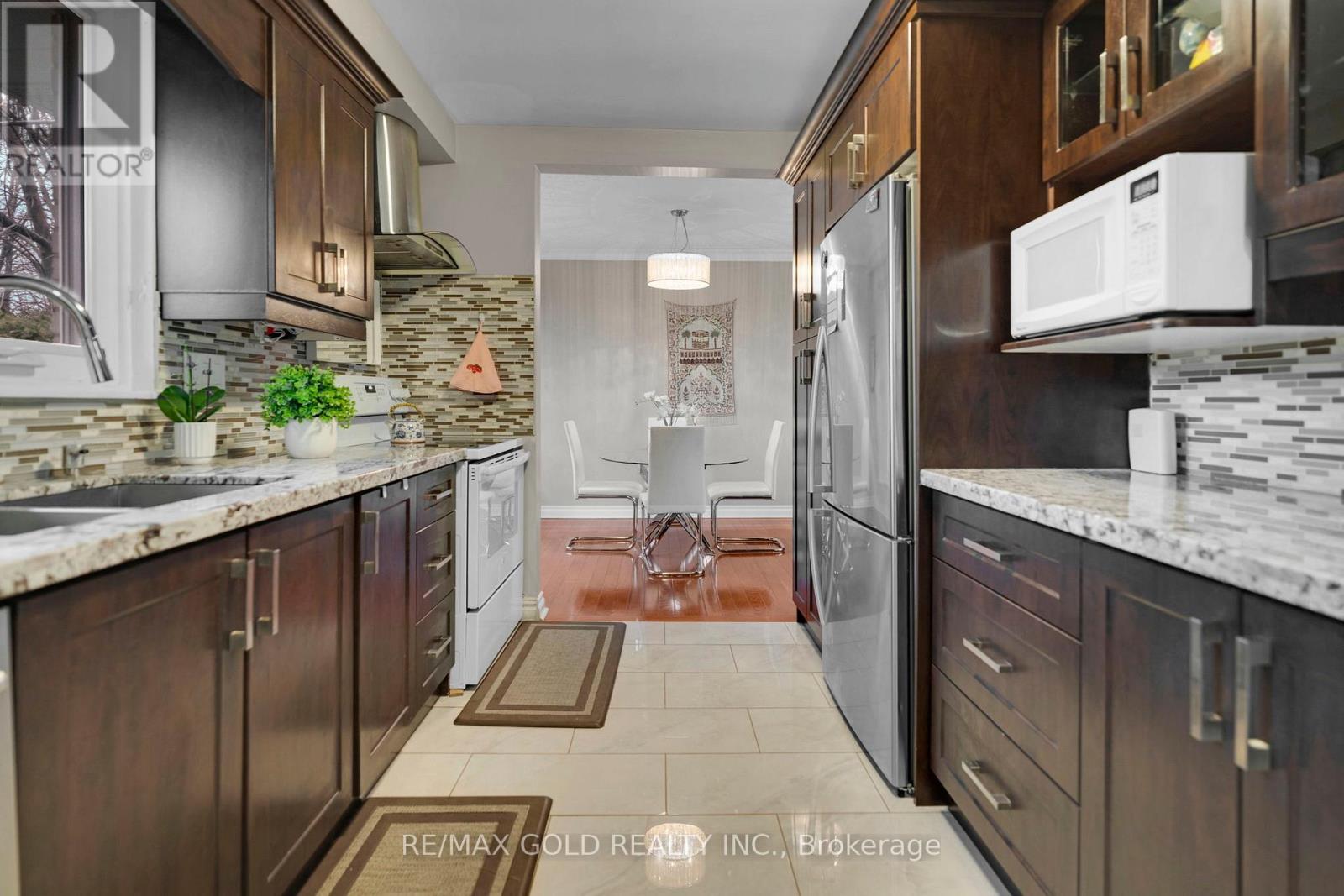 10 Eringate Road, Brampton, Ontario  L6T 3H5 - Photo 10 - W12581722