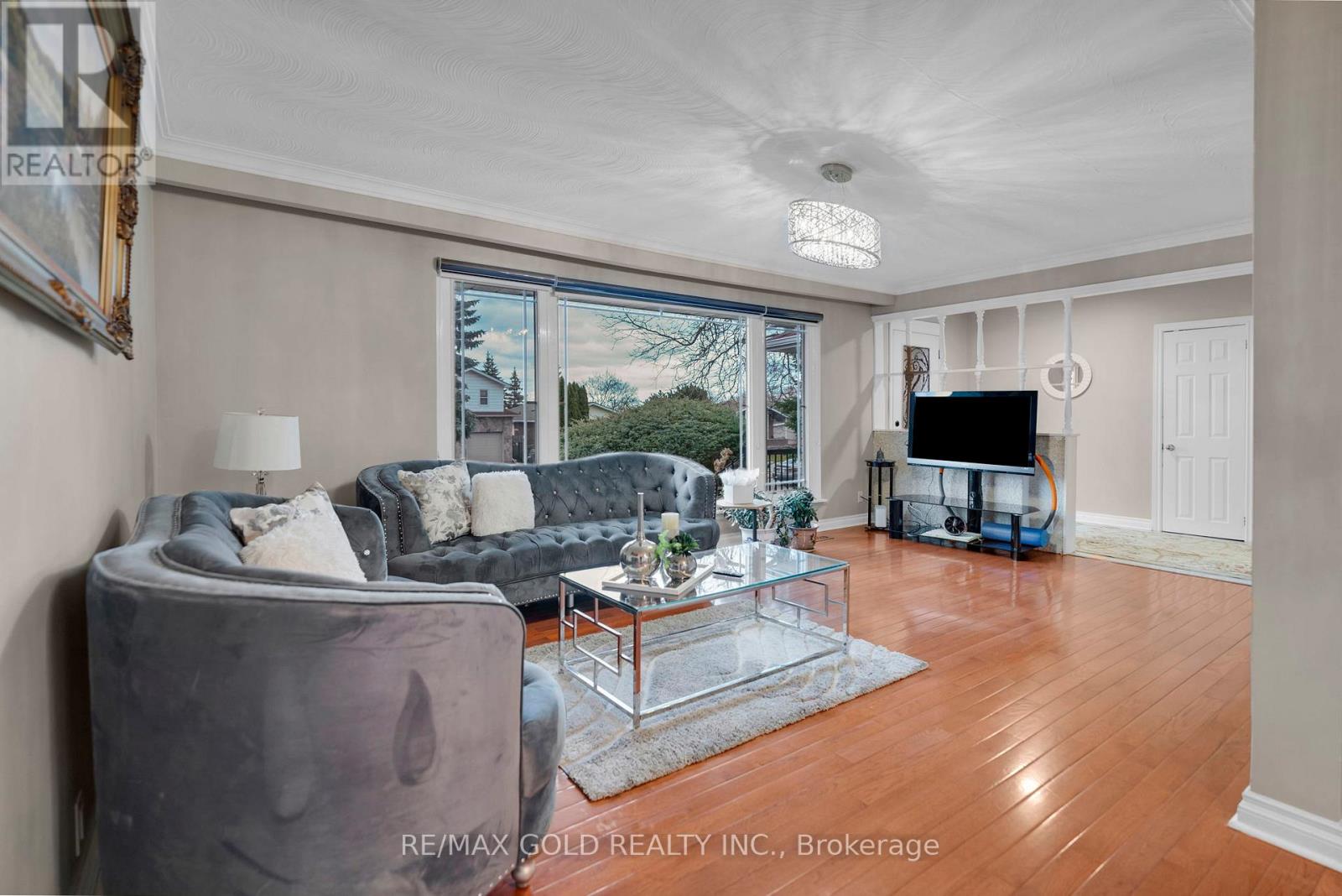 10 Eringate Road, Brampton, Ontario  L6T 3H5 - Photo 5 - W12581722