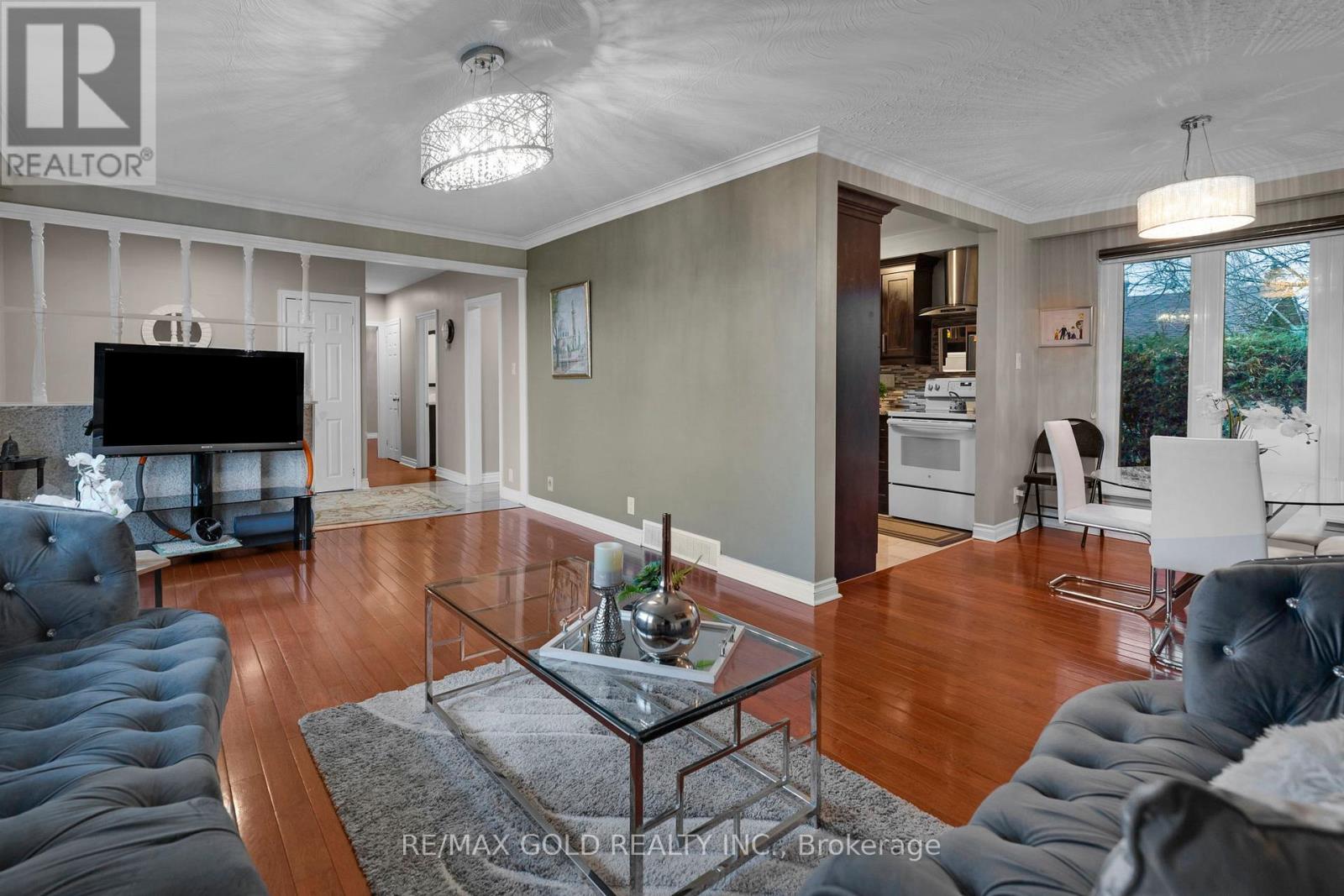 10 Eringate Road, Brampton, Ontario  L6T 3H5 - Photo 6 - W12581722