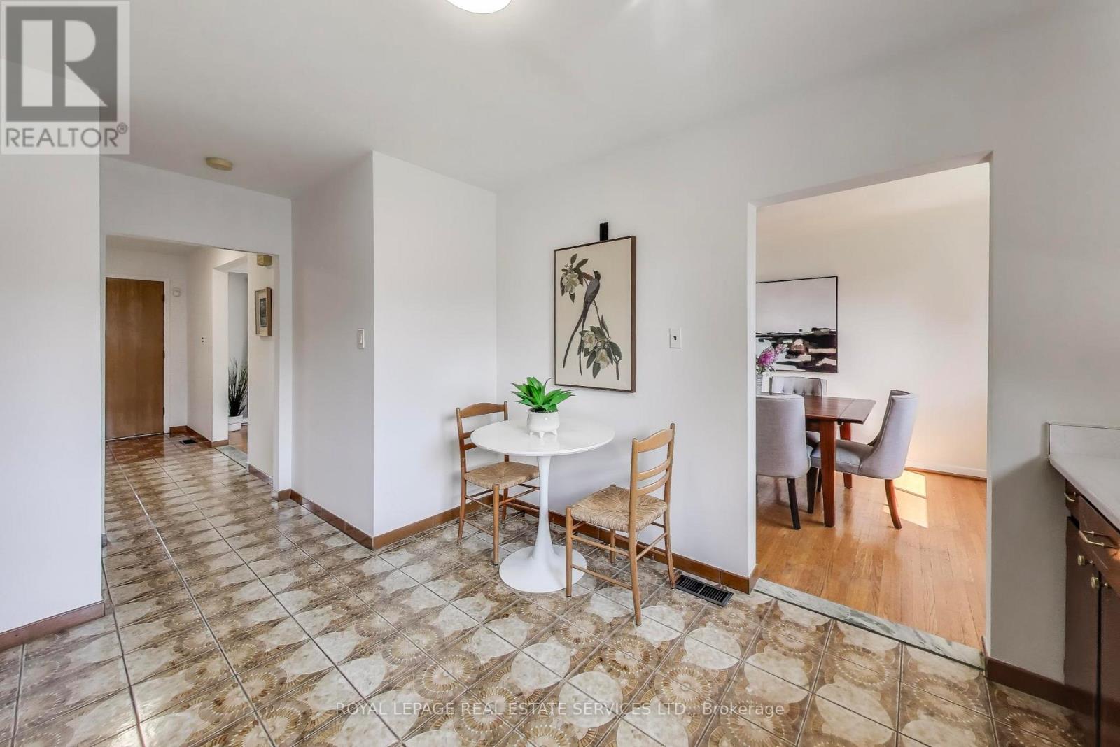 251 Driftwood Avenue, Toronto, Ontario  M3N 2N6 - Photo 8 - W12581772