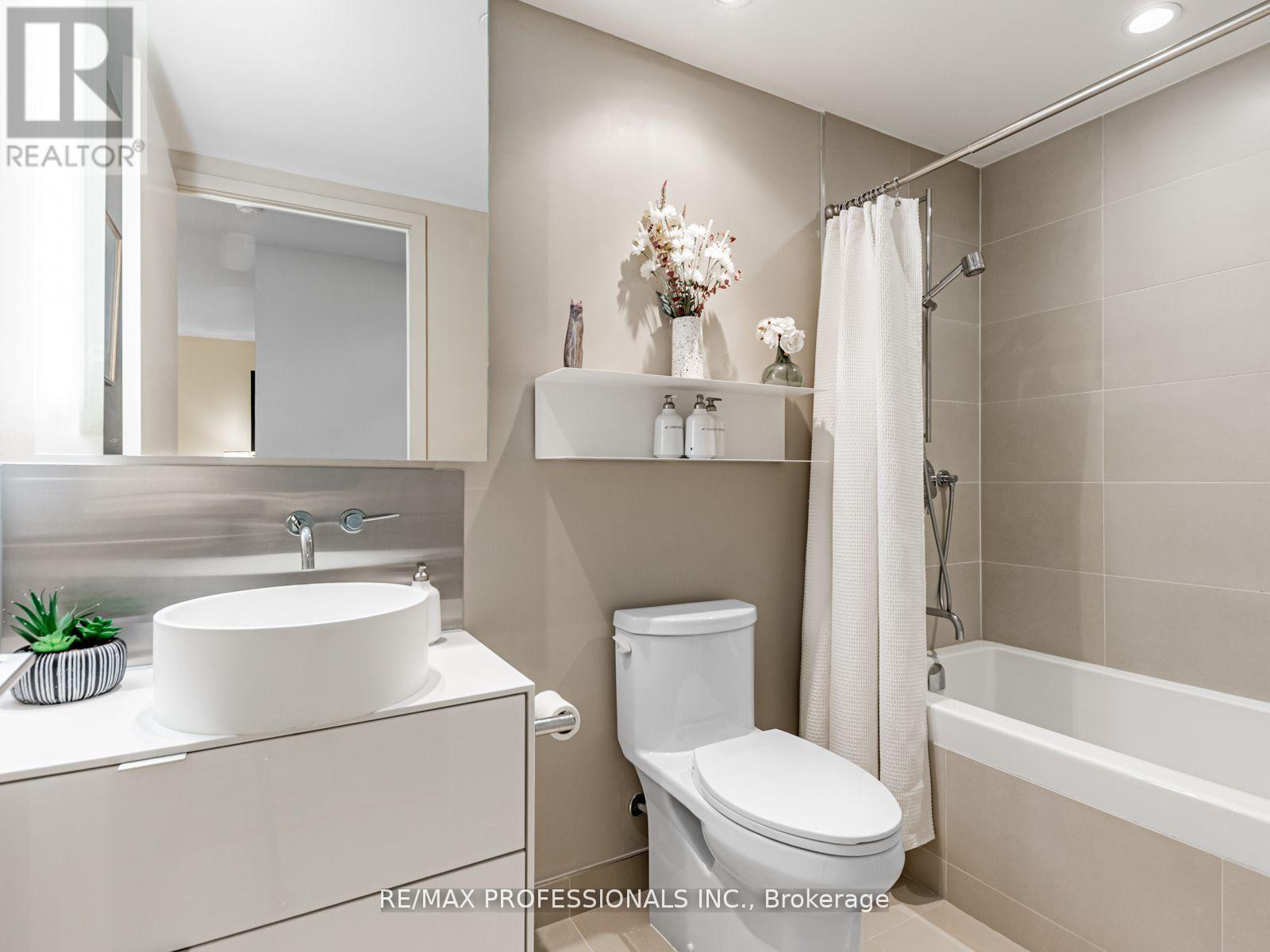 401 - 383 Sorauren Avenue, Toronto, Ontario  M6R 0A4 - Photo 17 - W12581798