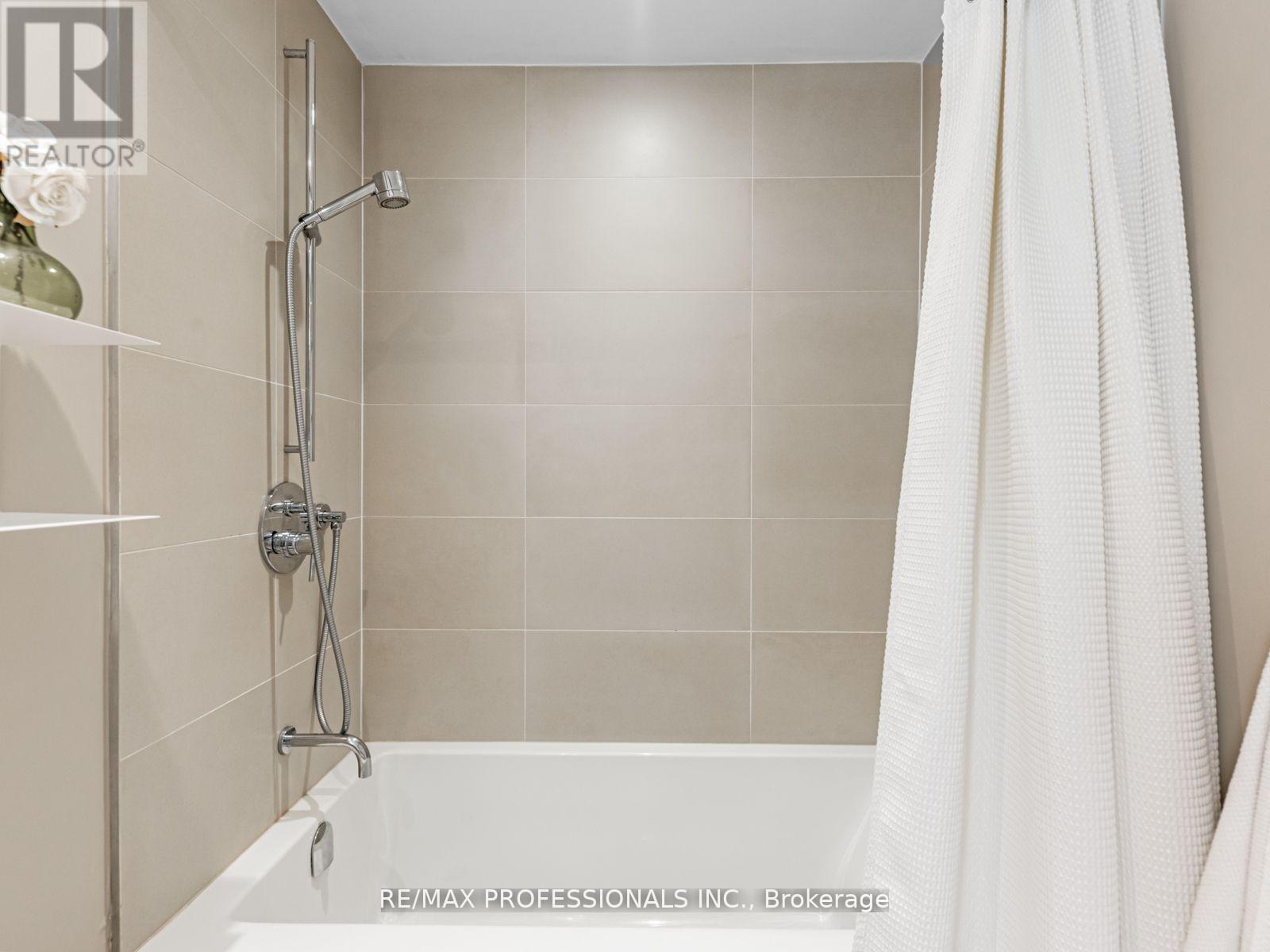 401 - 383 Sorauren Avenue, Toronto, Ontario  M6R 0A4 - Photo 19 - W12581798