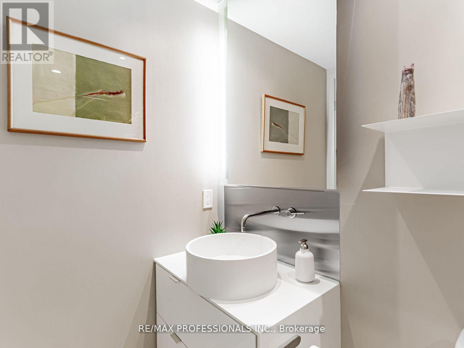 401 - 383 Sorauren Avenue, Toronto, Ontario  M6R 0A4 - Photo 20 - W12581798