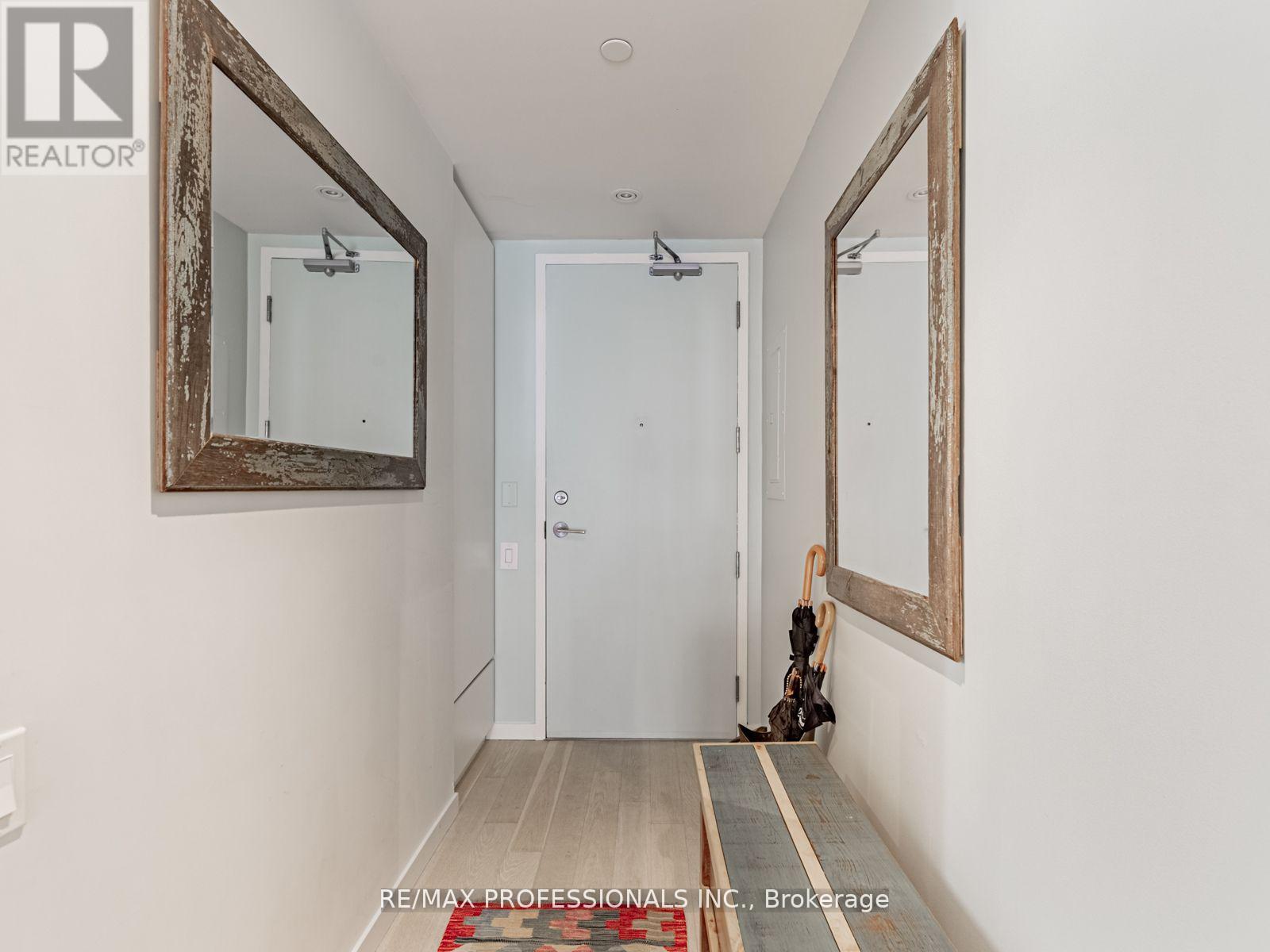 401 - 383 Sorauren Avenue, Toronto, Ontario  M6R 0A4 - Photo 3 - W12581798