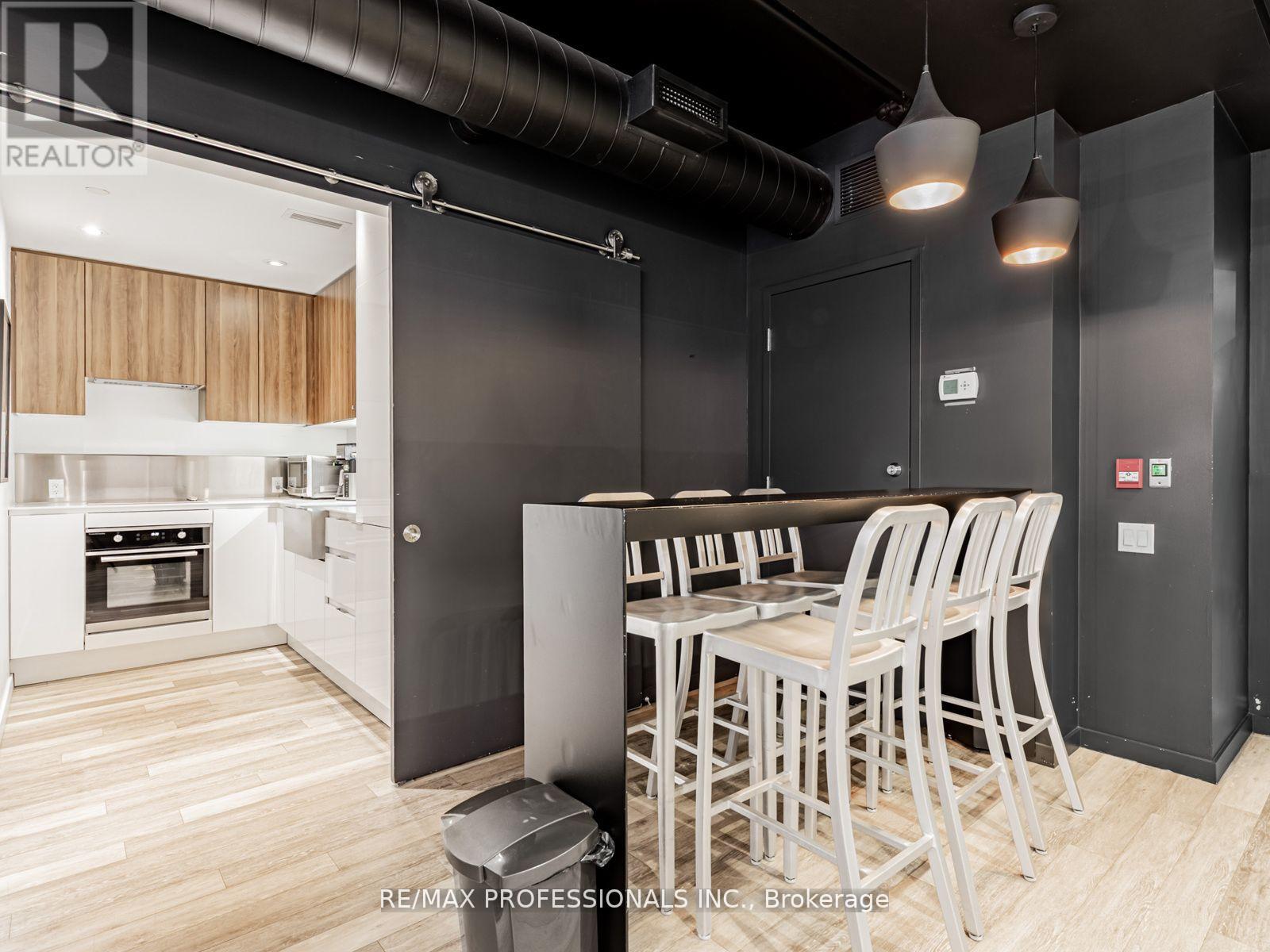 401 - 383 Sorauren Avenue, Toronto, Ontario  M6R 0A4 - Photo 31 - W12581798