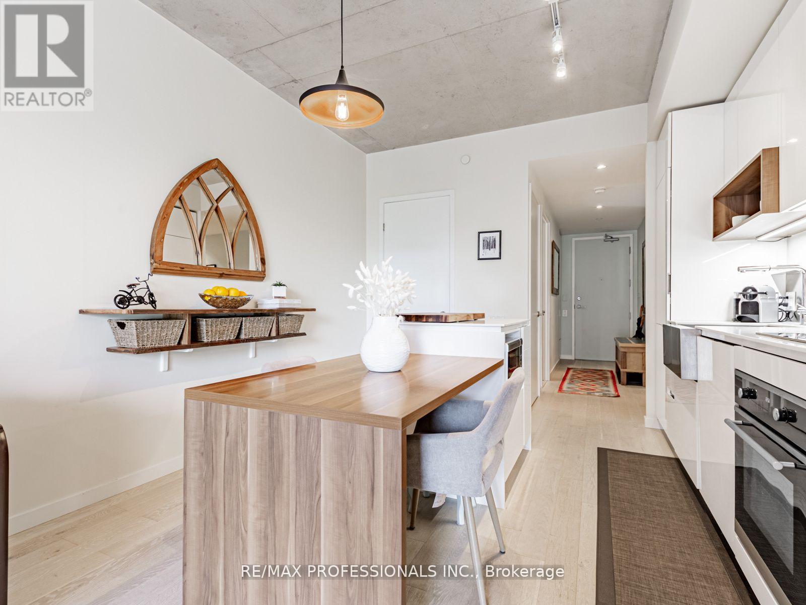 401 - 383 Sorauren Avenue, Toronto, Ontario  M6R 0A4 - Photo 5 - W12581798