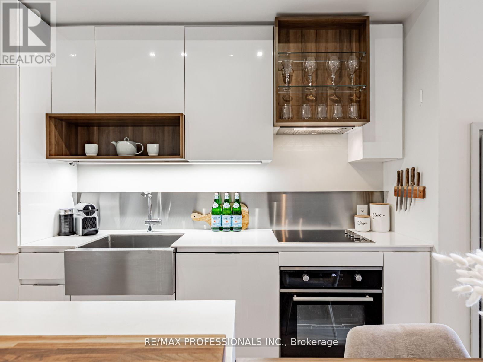 401 - 383 Sorauren Avenue, Toronto, Ontario  M6R 0A4 - Photo 9 - W12581798