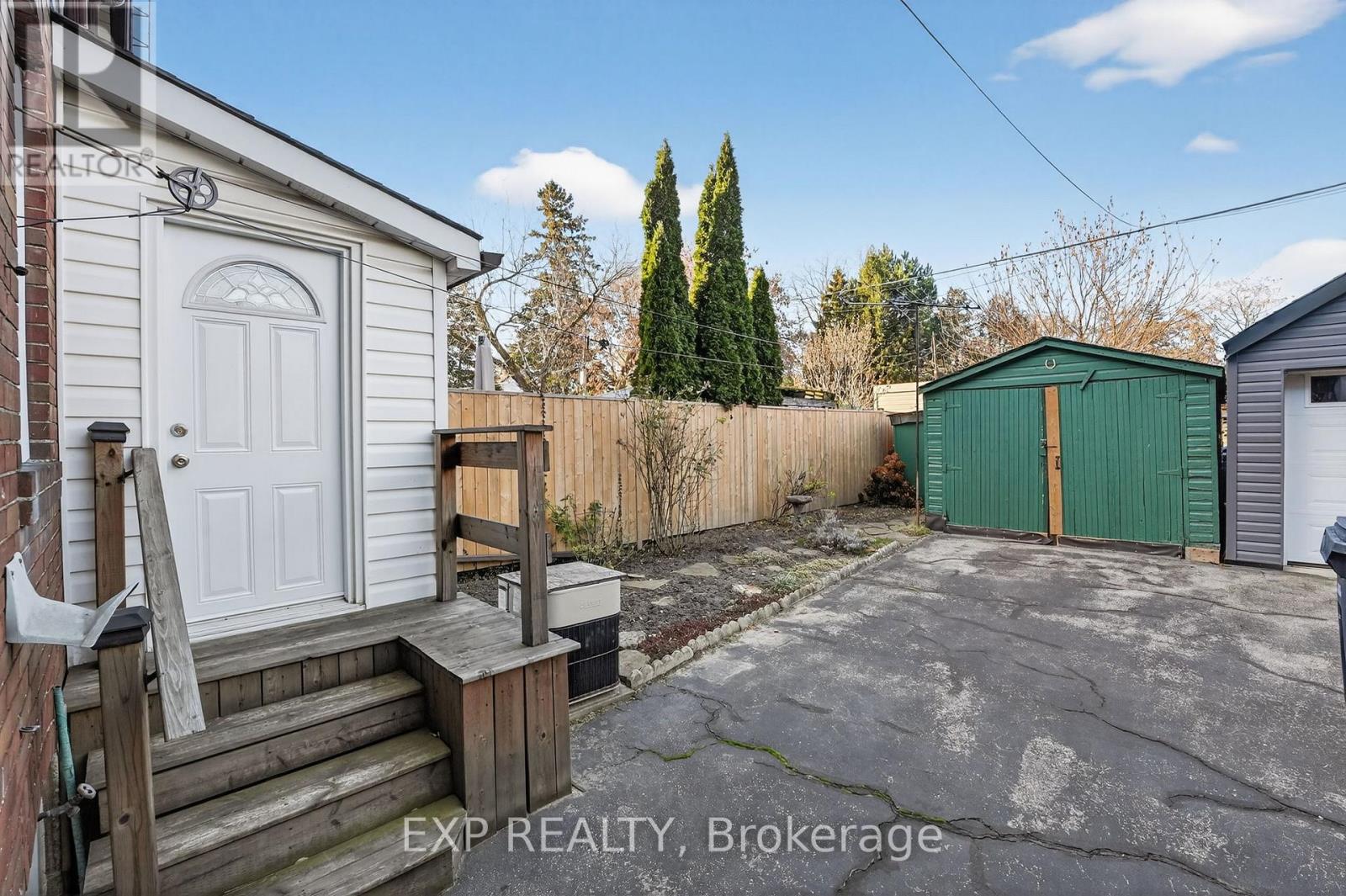 648 Willard Avenue, Toronto, Ontario  M6S 3S4 - Photo 30 - W12581812