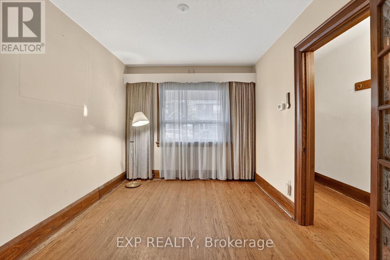 648 Willard Avenue, Toronto, Ontario  M6S 3S4 - Photo 7 - W12581812