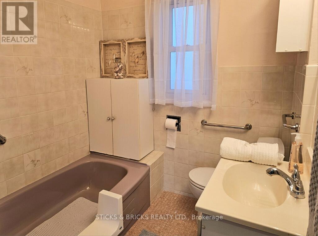 5260 Stuart Avenue, Niagara Falls, Ontario  L2E 4M8 - Photo 11 - X12581828