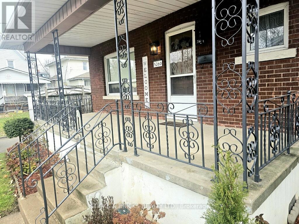 5260 Stuart Avenue, Niagara Falls, Ontario  L2E 4M8 - Photo 2 - X12581828