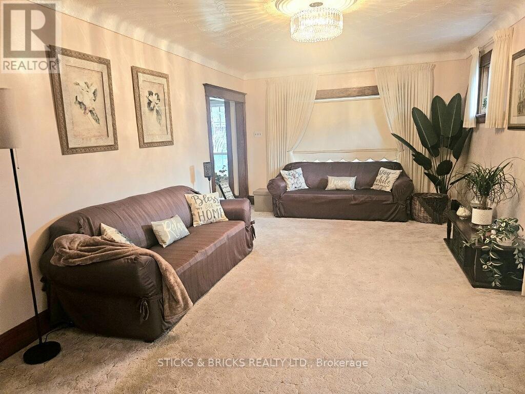 5260 Stuart Avenue, Niagara Falls, Ontario  L2E 4M8 - Photo 4 - X12581828