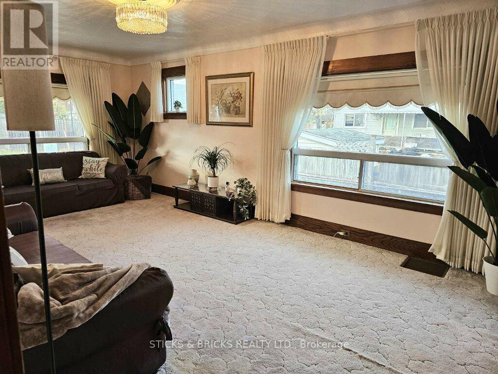 5260 Stuart Avenue, Niagara Falls, Ontario  L2E 4M8 - Photo 5 - X12581828